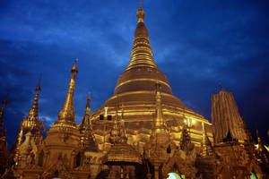 Yangon Shwedagon Sun Down Wallpaper — Baridi Picha ya Ukuta